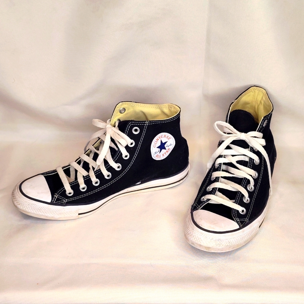 Black and white Converse All Star high tops tennis shoes sneakers M 8.5 W 10.5